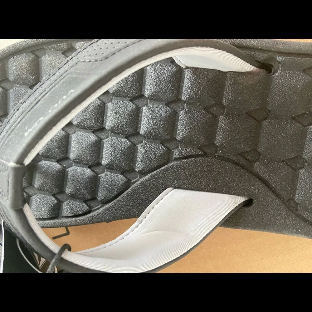 VOLCOM Recliner Flip Flops Size 8